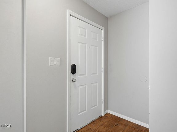 4th image of 1325 Green Acres Blvd