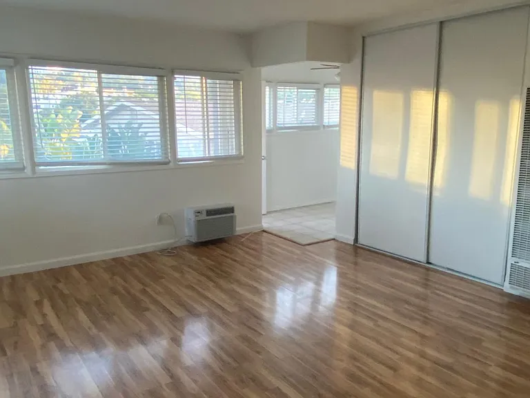 11104 Aqua Vista St — Photo 16