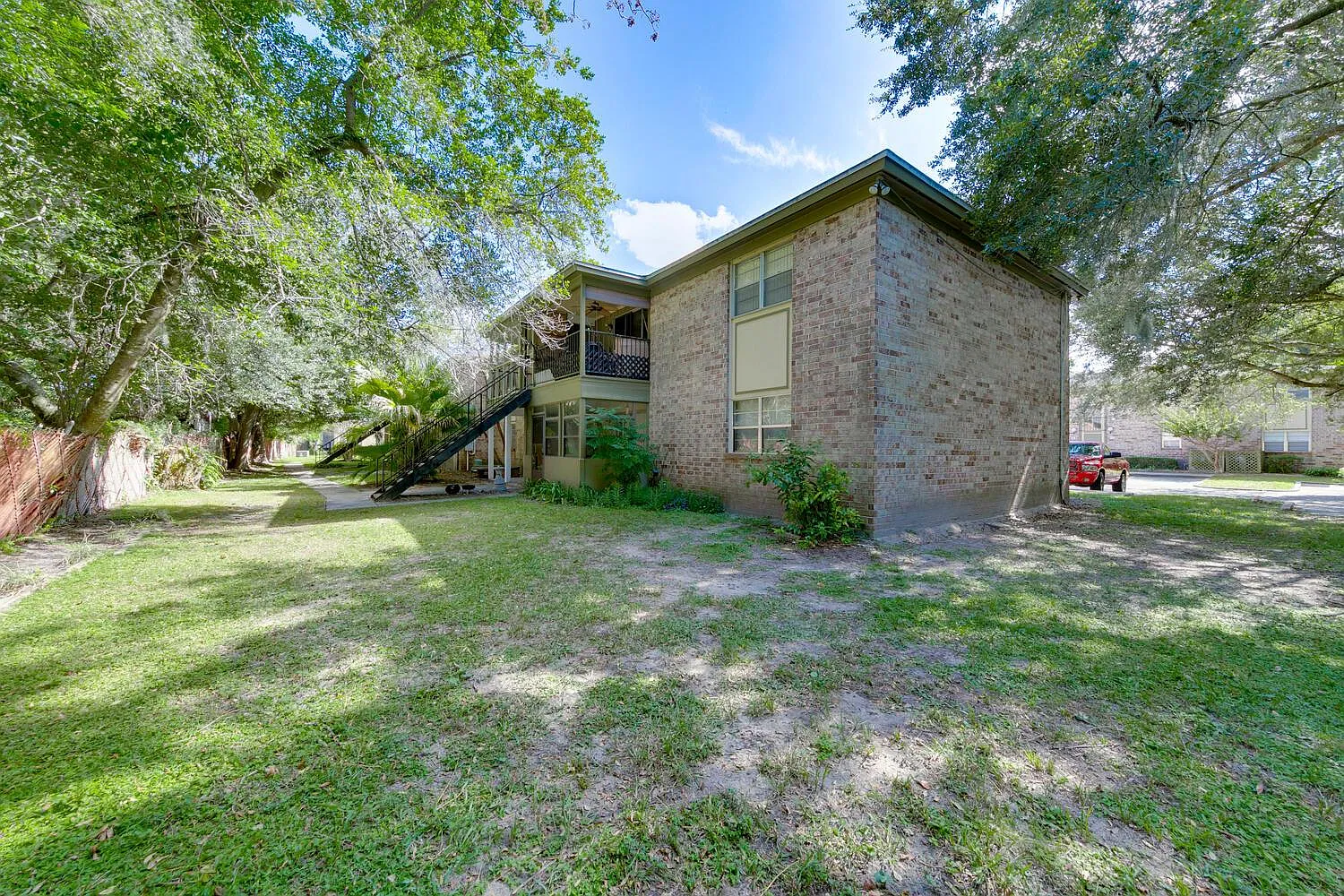 2 bed, 894 sqft, $1,325 — Photo 3