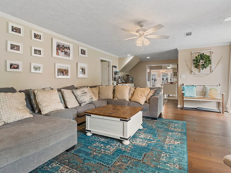431 Duckworth Dr — Photo 6