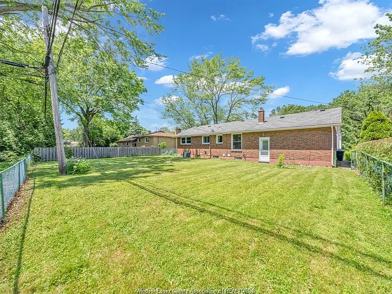 2445 Todd Ln — Photo 14