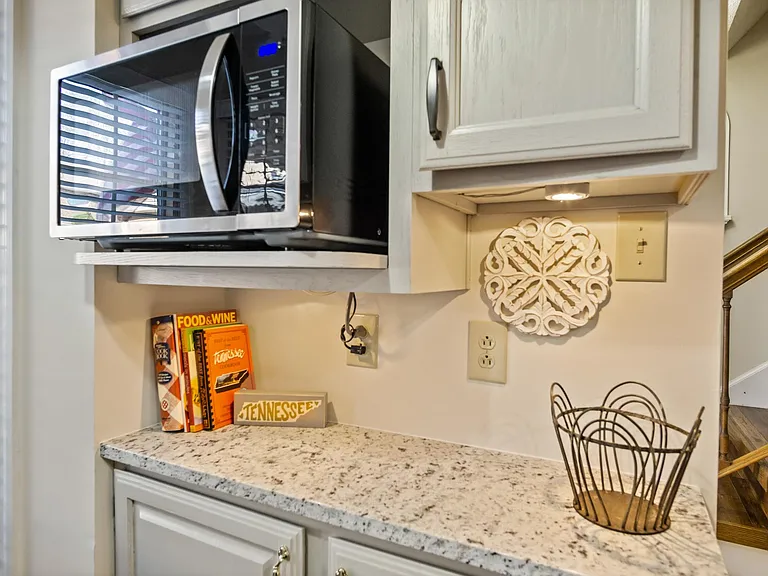 10425 Ravenbrook Ln — Photo 9