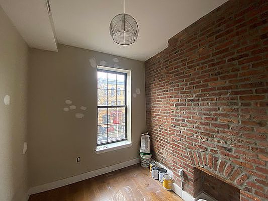 5th image of 404 Suydam St APT 3L