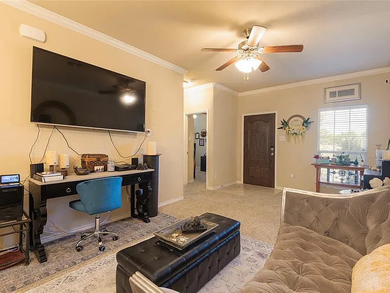 2133 Colby Ln — Photo 15