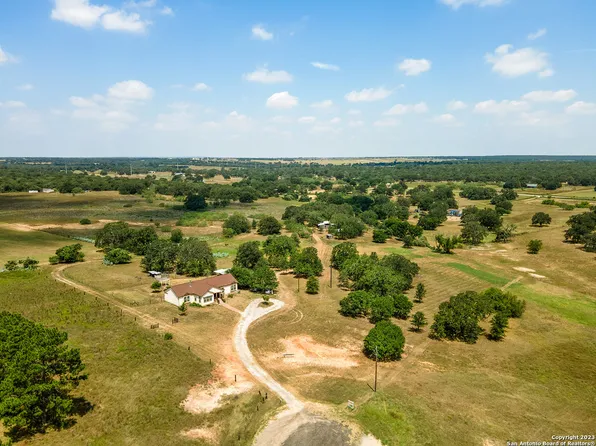 226 TWIN LAKES DR, Sutherland Springs, TX 78161