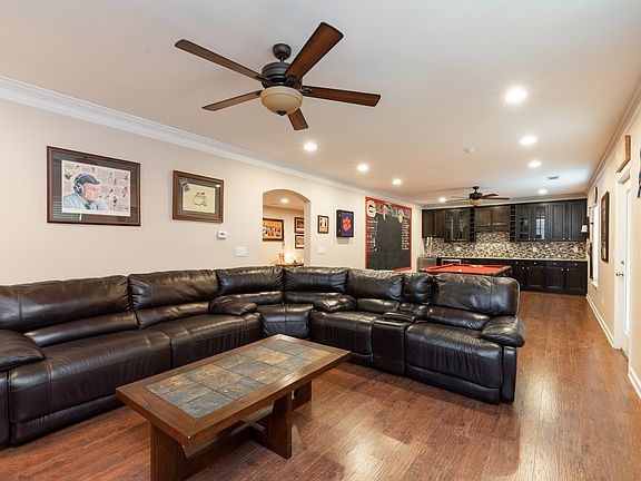 Lots of space to Entertain