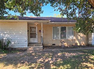 209 S 7th St, Medford, OK 73759