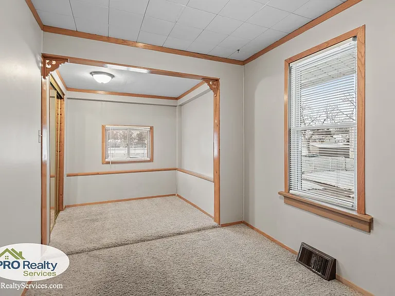 257 E Spruce St — Photo 12
