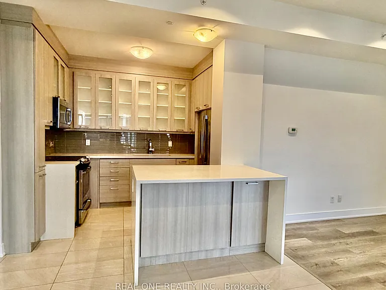 150 Main St W #808 — Photo 19