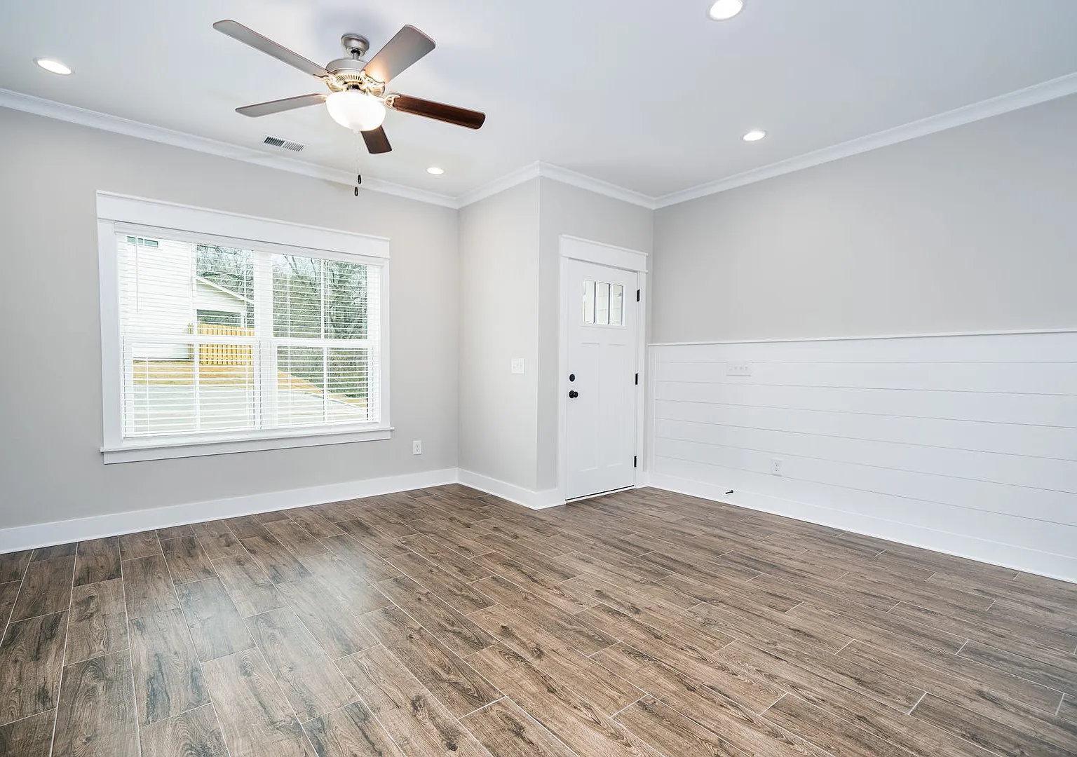Self Tour This Home in Person with the Rently Tours App! — Photo 2