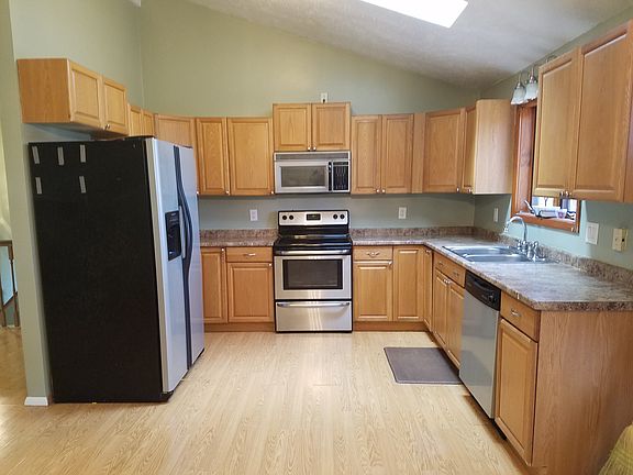4th image of 24 Deerfield Dr