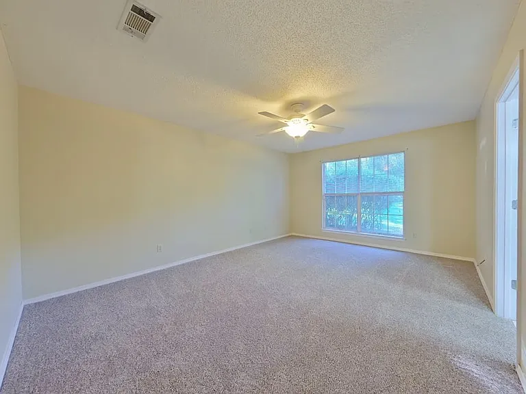 24 Neptune Dr — Photo 11
