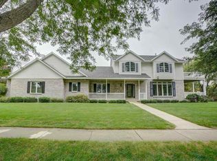 101 Carver St, Mount Horeb, WI 53572