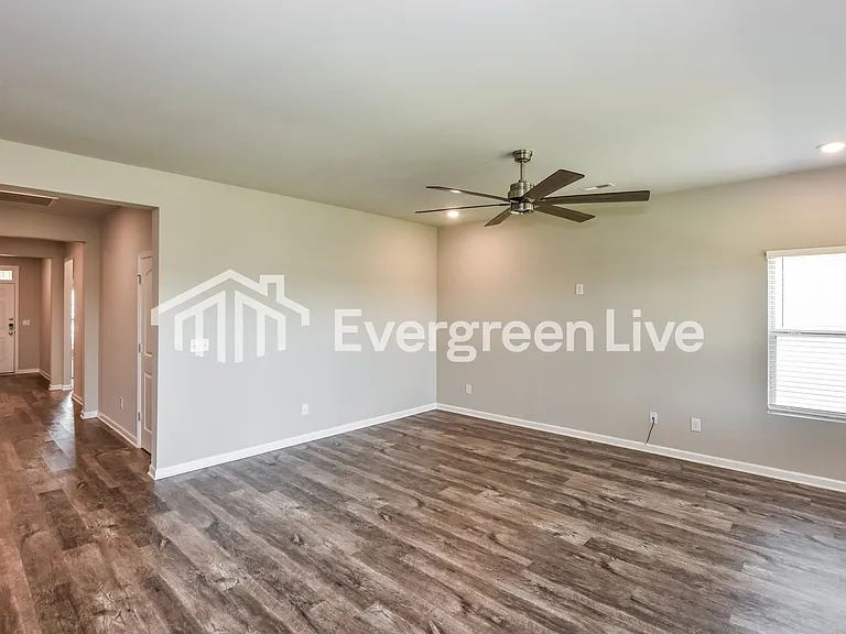 127 Rolling Green Dr — Photo 4