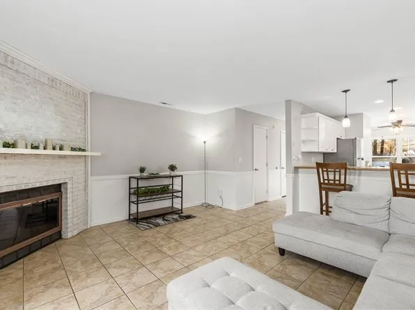 504 Barberton Dr APT 105, Virginia Beach, VA 23451