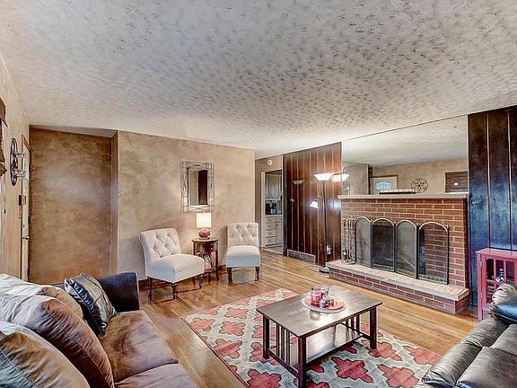 5th image of 1506 Sandalwood Pl
