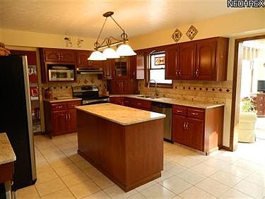 3rd image of 7651 Edgewood Ln