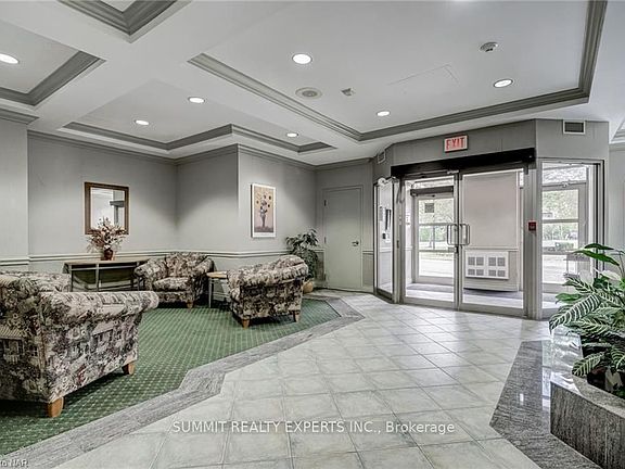 5th image of 10 Dayspring Cir #408