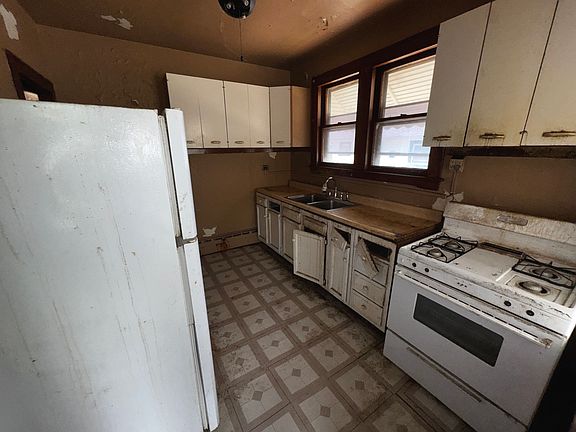2nd image of 1914 S 19th Ave
