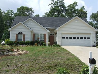 This home is located on a quiet cul-de-sac street in a small subdivision 