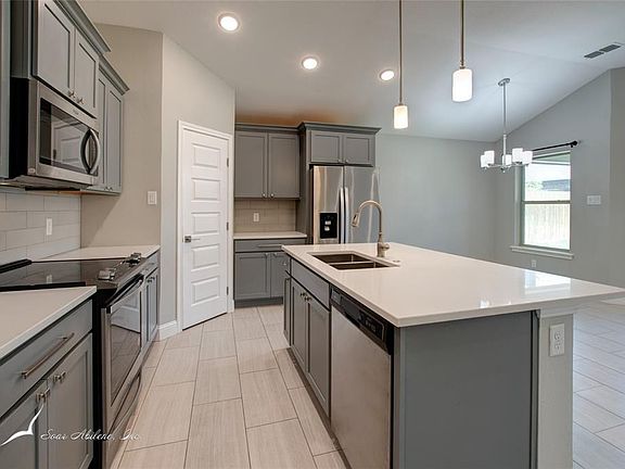 5th image of 3009 Oakley St