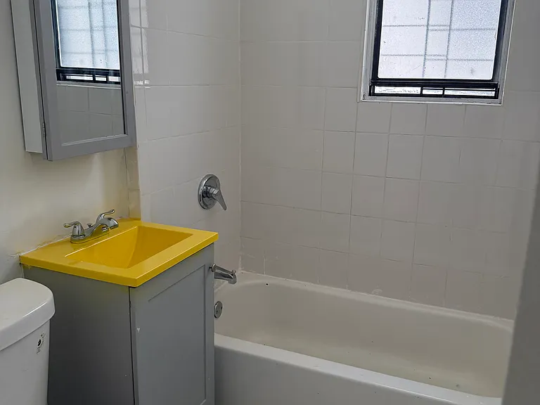 3942 Barnes Ave #2R — Photo 7