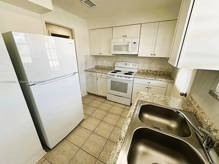 1748 El Camino Rd #6 — Photo 19
