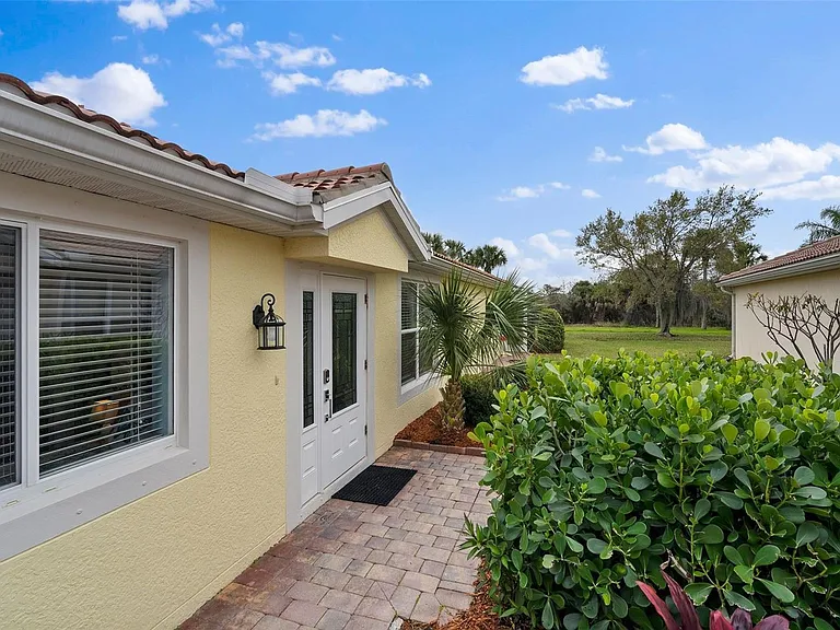 2121 Burgos Dr — Photo 1