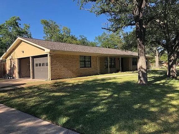 3rd image of 905 Pershing Dr