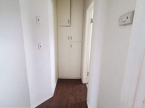 4th image of 438 E Lancaster Blvd #0