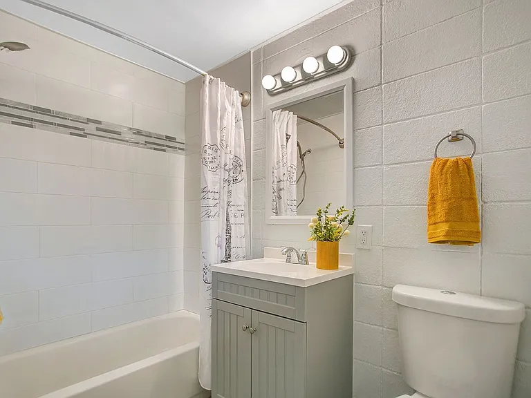 815 Washington St — Photo 37