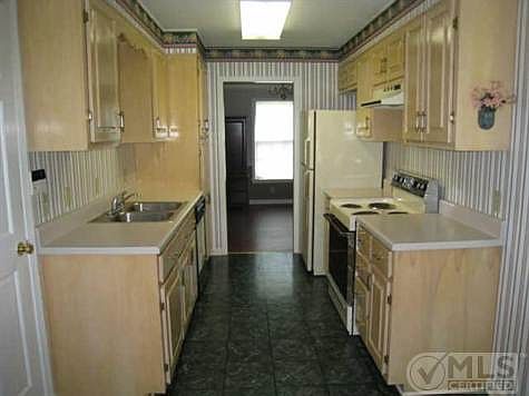 3rd image of 208 Stephanie Dr
