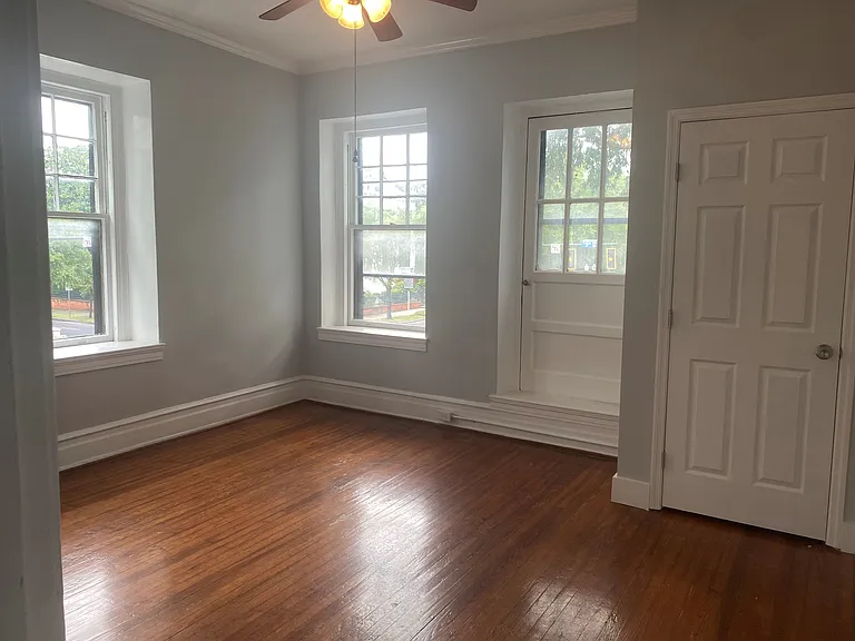 Carolina Apartments — Photo 14