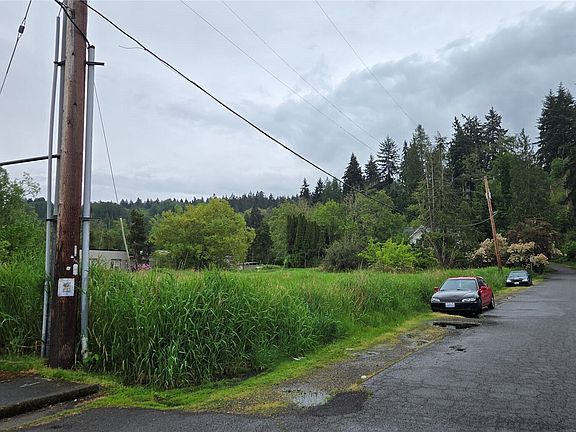 3rd image of 1215 9th Street SE