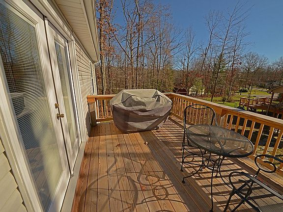 3rd image of 134 Ivy Ln