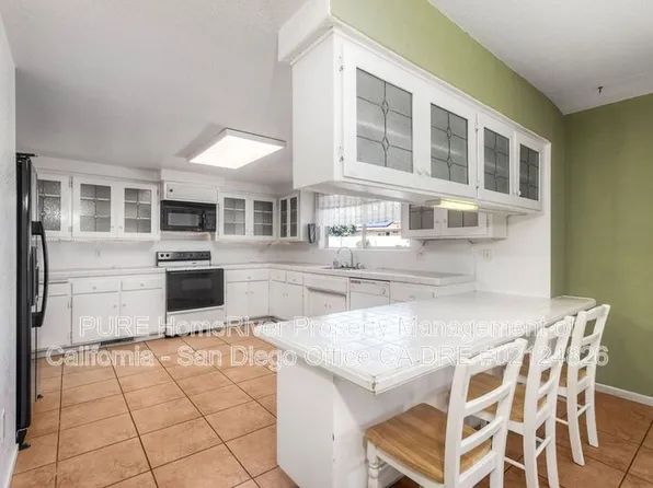 2135 E El Norte Pkwy E, Escondido, CA 92027