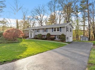 5 Dakota Dr, Chelmsford, MA 01824