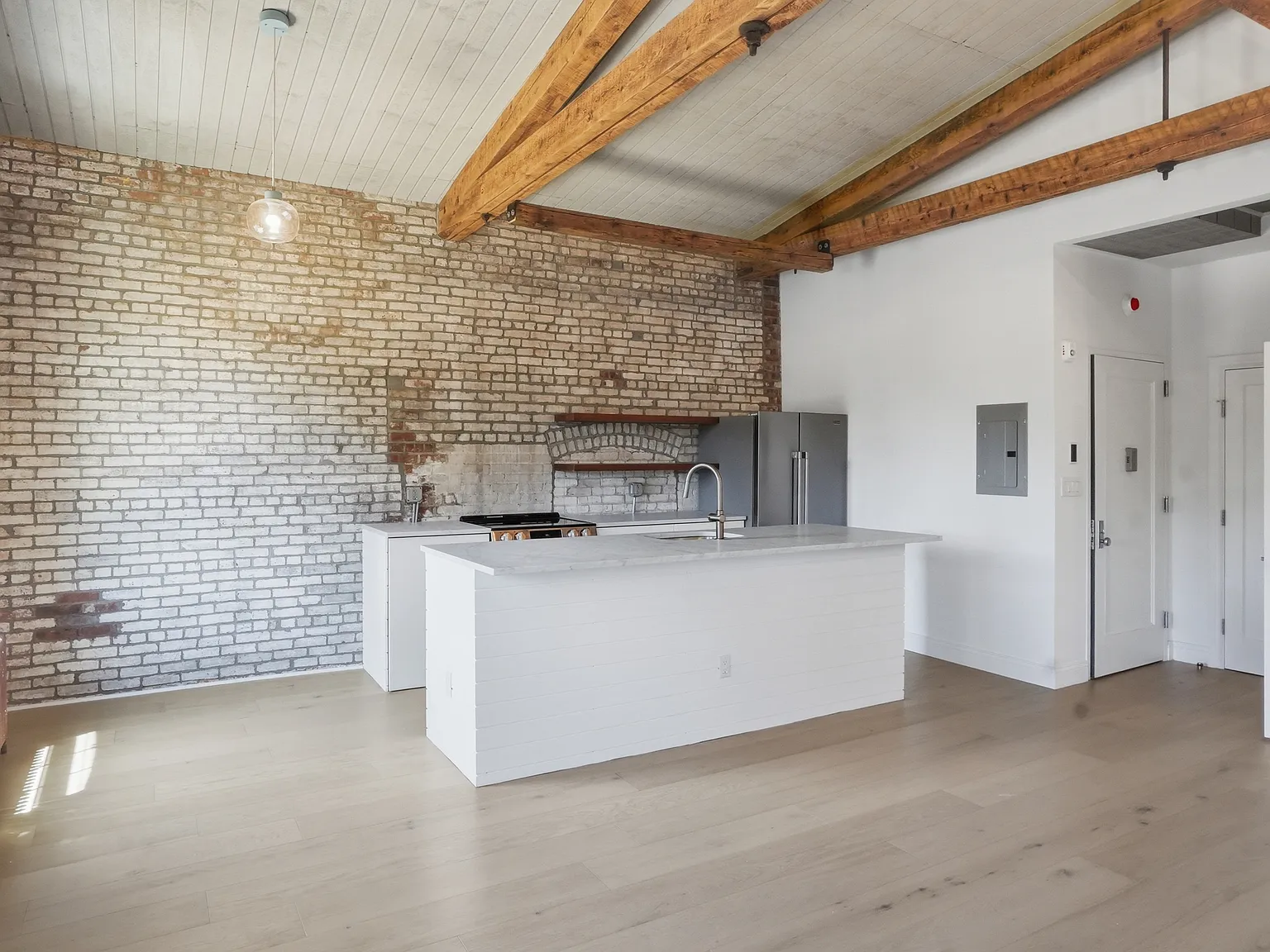 2 bed, 950 sqft, $4,500 — Photo 3