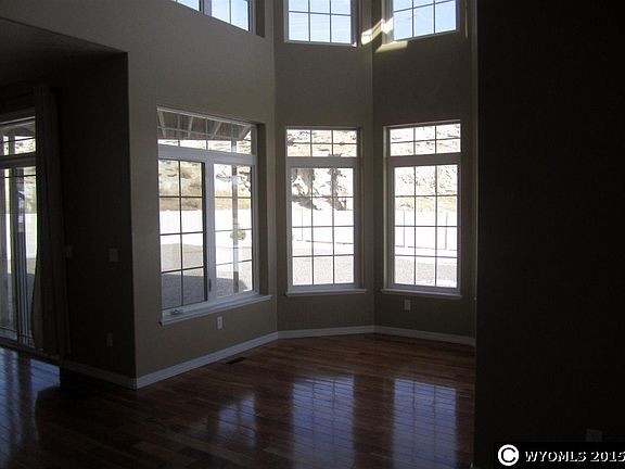4th image of 840 Wright St