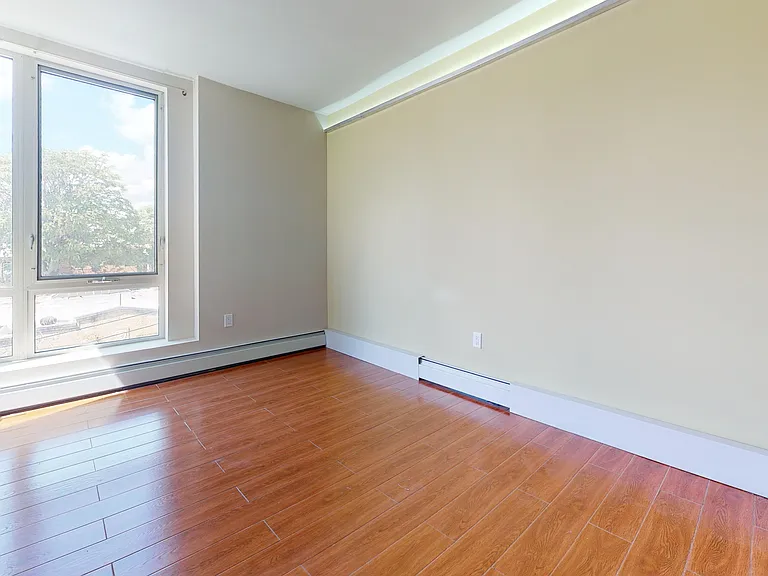 2330 Hoffman St #4G — Photo 7