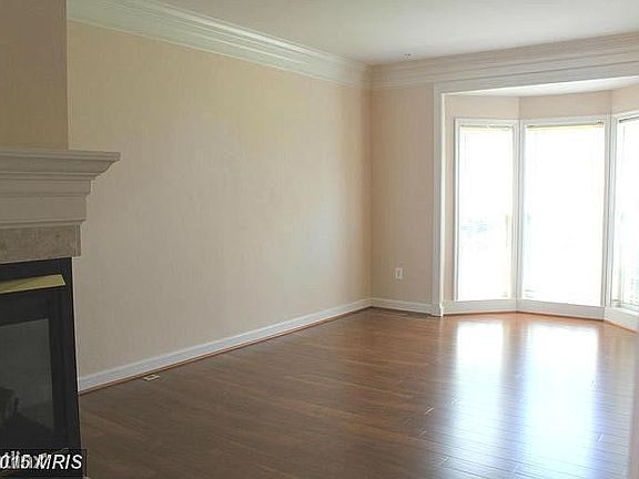 living room connecting to entrance