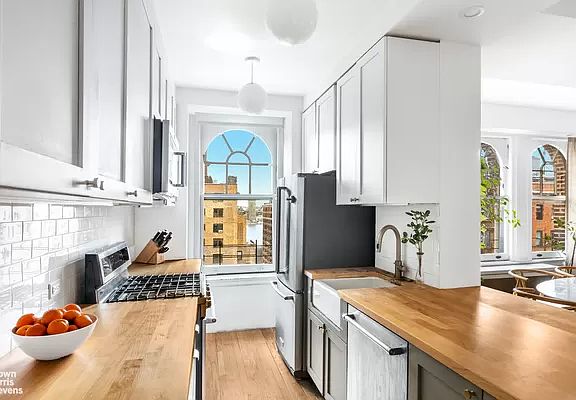 5th image of 310 W End Ave #15B