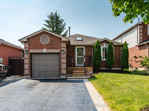 9 Holly Meadow Rd, Barrie, ON L4N 8S1
