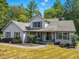 1319 Poulos Ct, Stroudsburg, PA 18360