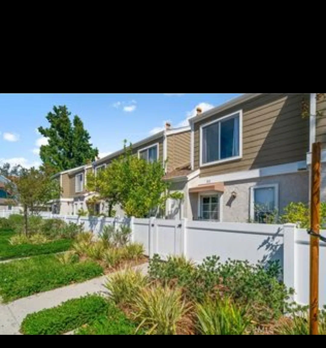 2 bed, 957 sqft, $3,200 — Photo 3