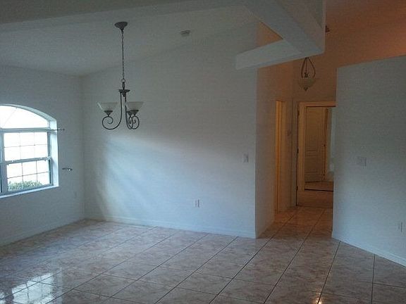 3rd image of 20 Lucas Ln
