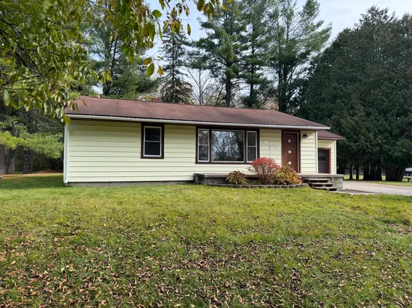1115 Lake Winyah Rd, Alpena, MI 49707