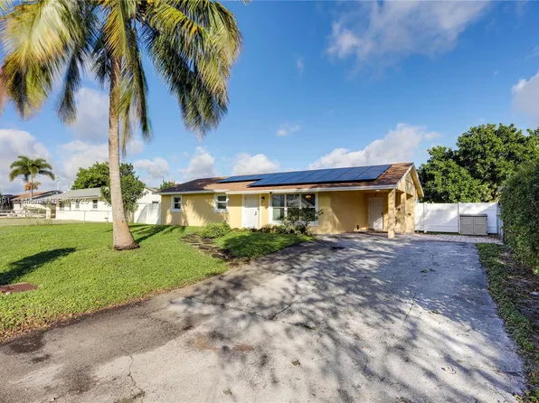 3431 Sapphire Rd, Lake Worth, FL 33462