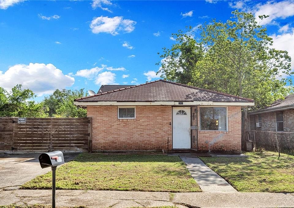 1st image of 4907 Camelia St