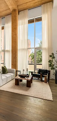 Living room, photo 2